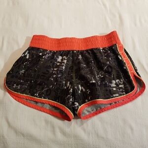 Under Armour womens medium shorts
